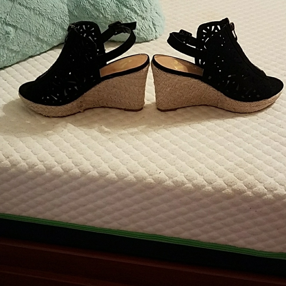 Shoes - Picture 3 of 6